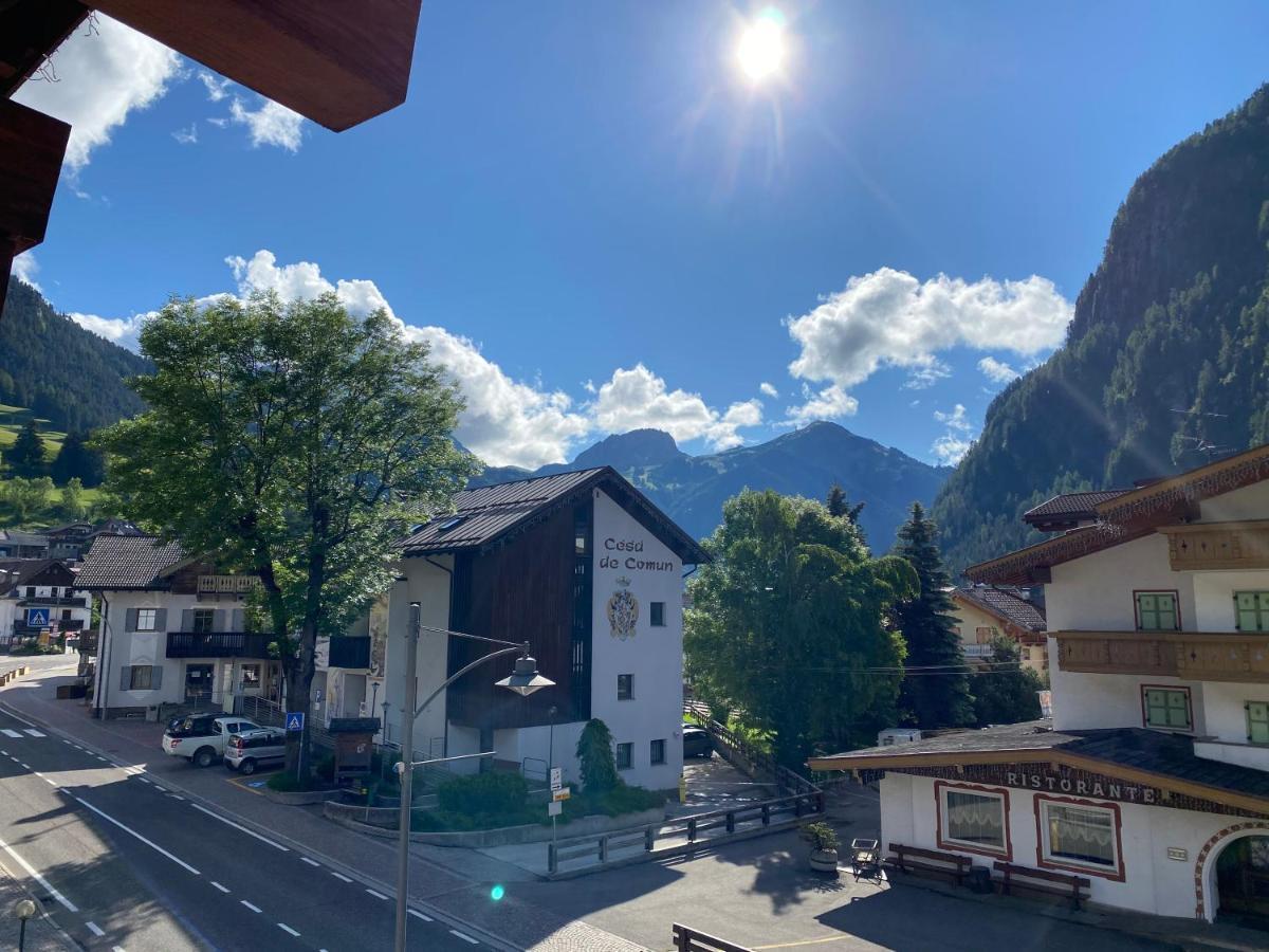 Calore Di Una Casa Di Montagna Campitello di Fassa Bagian luar foto