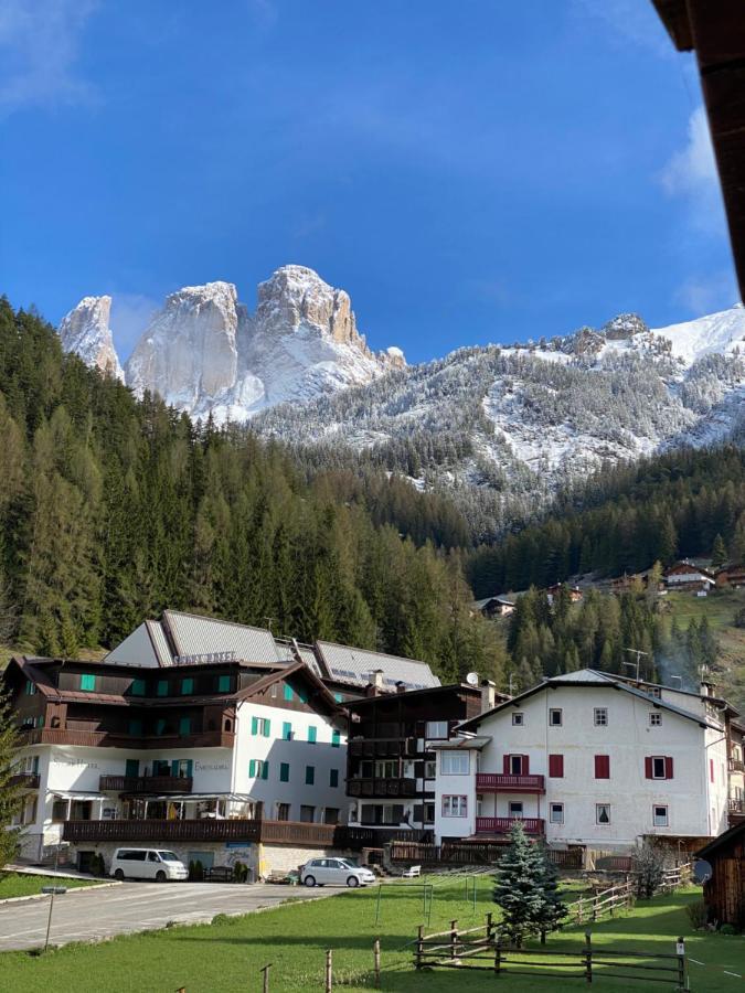 Calore Di Una Casa Di Montagna Campitello di Fassa Bagian luar foto