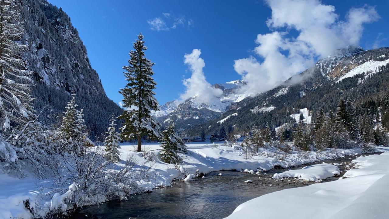 Calore Di Una Casa Di Montagna Campitello di Fassa Bagian luar foto