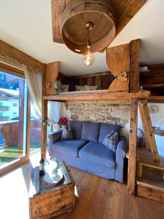 Calore Di Una Casa Di Montagna Campitello di Fassa Bagian luar foto