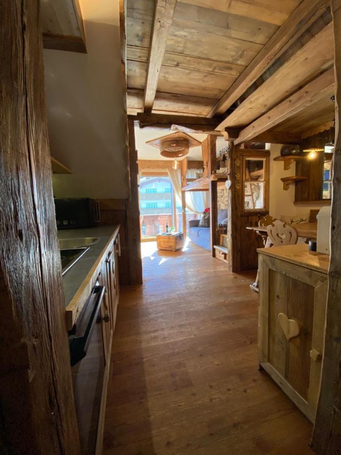 Calore Di Una Casa Di Montagna Campitello di Fassa Bagian luar foto