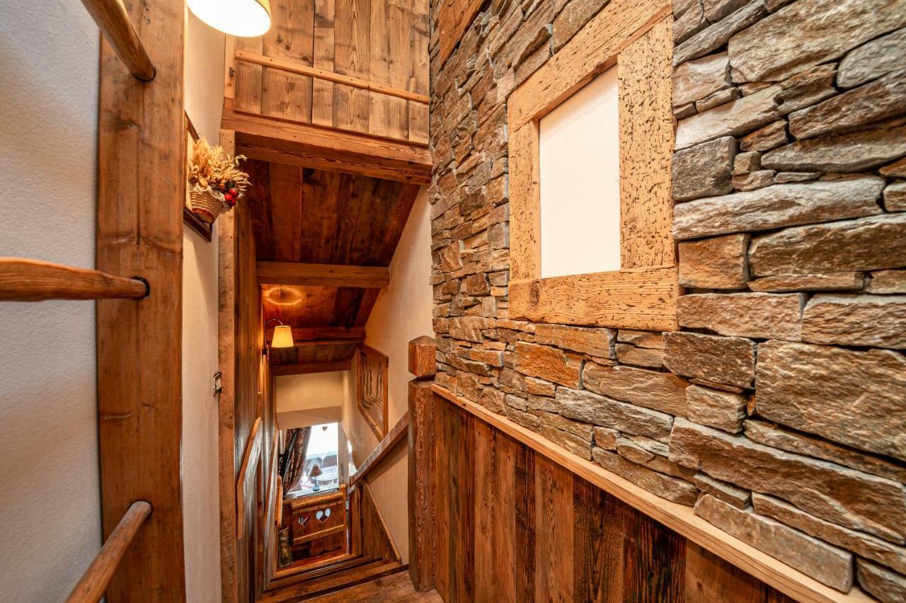 Calore Di Una Casa Di Montagna Campitello di Fassa Bagian luar foto